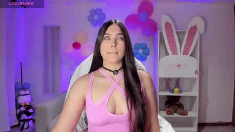 Snapshot of _wtdreamgirl chatting on 04/10/26, 03:23 Luisa online show from 04/10/26, 03:23