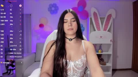 Snapshot of _wtdreamgirl chatting on 04/15/26, 04:52 Luisa online show from 04/15/26, 04:52