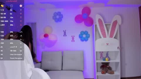 Snapshot of _wtdreamgirl chatting on 04/16/26, 05:41 Luisa online show from 04/16/26, 05:41