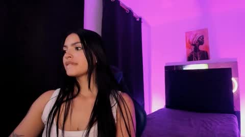 Snapshot of _xiimena chatting on 12/22/25, 03:14 xiimena and danilo online show from 12/22/25, 03:14