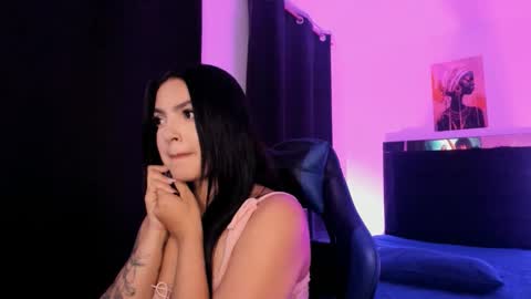 Snapshot of _xiimena chatting on 12/23/25, 02:53 xiimena and danilo online show from 12/23/25, 02:53