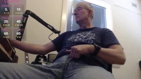 Snapshot of _xxrockstarloverxx_ chatting on 10/17/25, 10:12 _xxrockstarloverxx_ online show from 10/17/25, 10:12