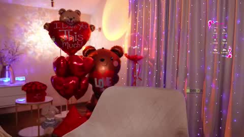 Snapshot of _your_angel chatting on 02/15/26, 10:06 YOUR ANGEL online show from 02/15/26, 10:06