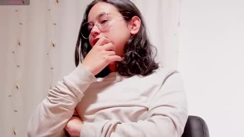 Snapshot of _your_little_nut chatting on 10/31/25, 03:46 Macca and Ana online show from 10/31/25, 03:46