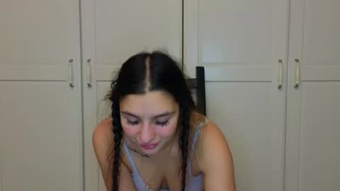 Snapshot of _your_love chatting on 11/23/25, 09:14 Niki online show from 11/23/25, 09:14