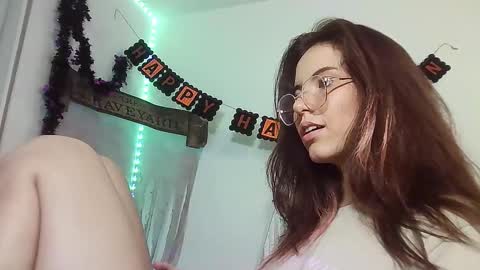 Snapshot of _yourcherrybomb chatting on 10/21/25, 01:28 _yourcherrybomb online show from 10/21/25, 01:28