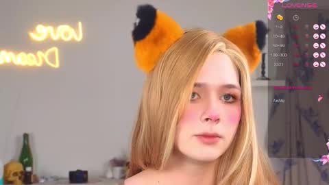 Snapshot of _yourfoxy_ chatting on 10/22/25, 04:18 LITTLE FOX online show from 10/22/25, 04:18