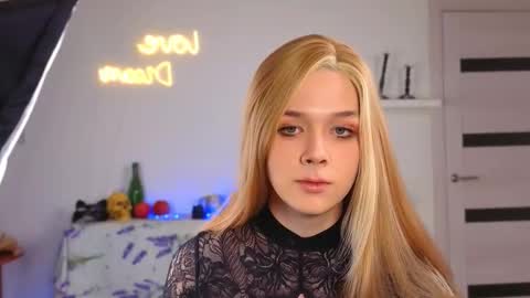 LITTLE FOX online show from 11/03/25, 04:30