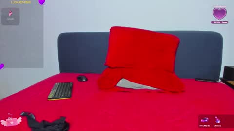 Snapshot of _yourpleasure_ chatting on 02/11/26, 06:24 Candice and Mark online show from 02/11/26, 06:24