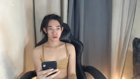 Snapshot of _yoursexwife_ chatting on 01/22/25, 12:27 sheng online show from 01/22/25, 12:27