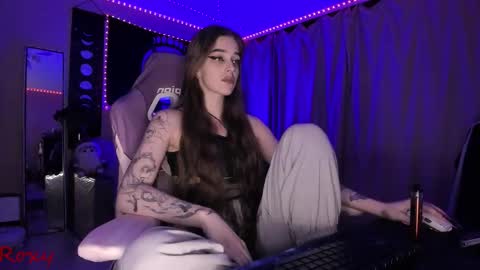 Snapshot of _yourwetdreams_ chatting on 02/13/26, 06:15 Roxy online show from 02/13/26, 06:15