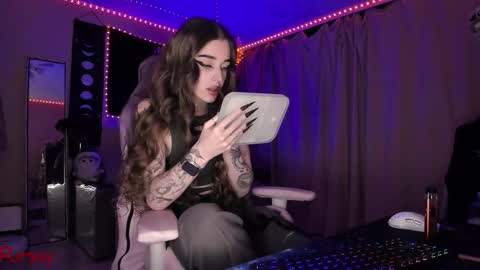 Snapshot of _yourwetdreams_ chatting on 02/27/26, 01:38 Roxy online show from 02/27/26, 01:38