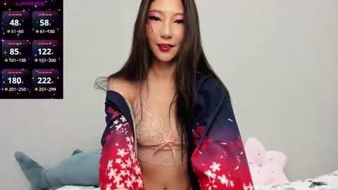 Mia online show from 11/14/25, 12:53