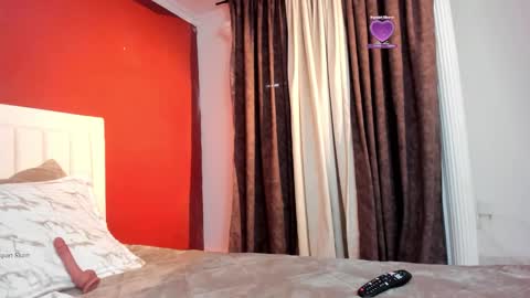 Snapshot of _zoe19_ chatting on 11/21/25, 11:42 _zoe19_ online show from 11/21/25, 11:42