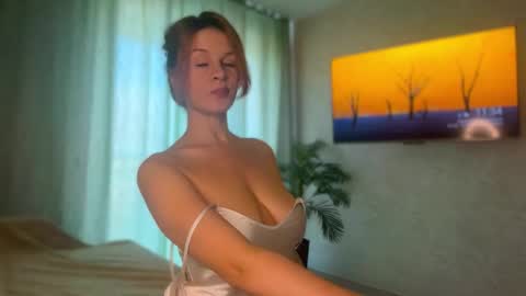 Snapshot of a__enigma chatting on 10/27/25, 09:35 online show from 10/27/25, 09:35