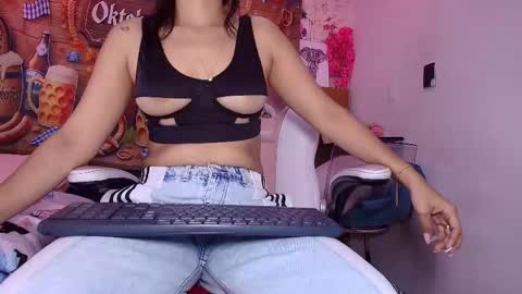 Snapshot of a_aisha chatting on 10/03/25, 11:51 Aisha online show from 10/03/25, 11:51