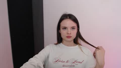 Snapshot of a_ariella_ chatting on 10/08/25, 02:36 a_ariella_ online show from 10/08/25, 02:36