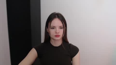 Snapshot of a_ariella_ chatting on 10/11/25, 07:18 a_ariella_ online show from 10/11/25, 07:18