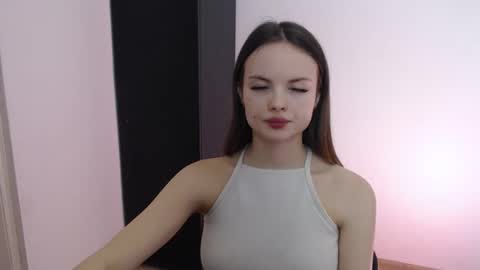 Snapshot of a_ariella_ chatting on 10/13/25, 01:44 a_ariella_ online show from 10/13/25, 01:44