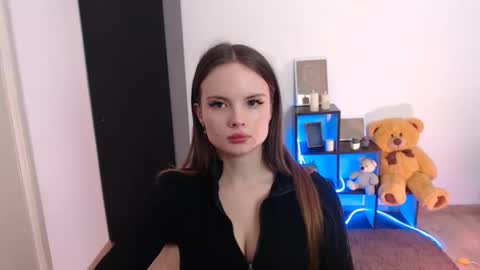 Snapshot of a_ariella_ chatting on 10/20/25, 12:38 a_ariella_ online show from 10/20/25, 12:38