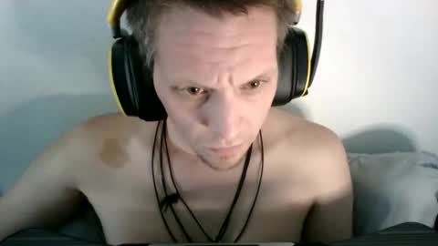 A Bored Dragon online show from 12/18/25, 06:58