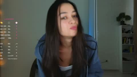 Snapshot of a_p_p_l_e chatting on 01/07/25, 09:29 Mila and Jess online show from 01/07/25, 09:29