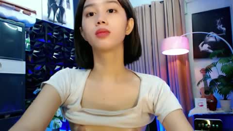 Snapshot of a_r_i_a_n_n_a chatting on 04/22/26, 05:32 Lovely Yana online show from 04/22/26, 05:32
