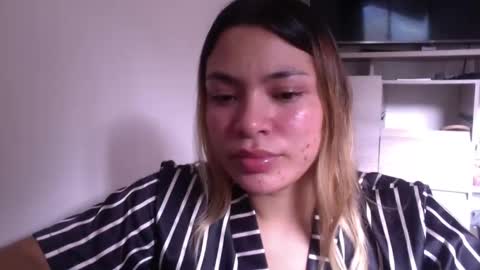 Snapshot of a_ross01 chatting on 10/17/25, 07:16 a_ross01 online show from 10/17/25, 07:16