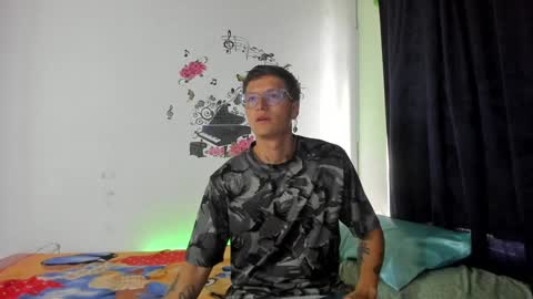 Snapshot of a_sexy_couple__ chatting on 12/30/24, 12:42 A Sexy Couple online show from 12/30/24, 12:42