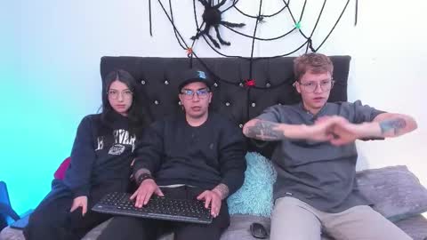 Snapshot of a_sexy_couple__ chatting on 10/17/25, 04:20 A Sexy Couple online show from 10/17/25, 04:20