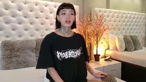 Snapshot of aa_lunit chatting on 09/18/25, 01:13 Luni online show from 09/18/25, 01:13