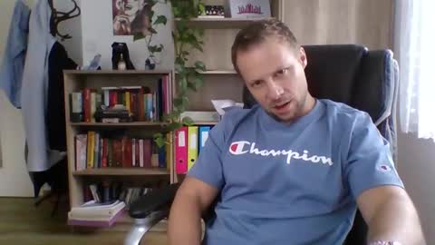 Snapshot of aaaandzzz chatting on 01/23/25, 10:54 Long distance cumshot online show from 01/23/25, 10:54