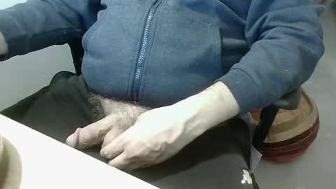 Snapshot of aaalon100 chatting on 12/12/24, 07:48 Alon online show from 12/12/24, 07:48