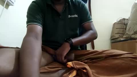 Snapshot of aachujos97 chatting on 10/20/25, 01:28 Aachujos online show from 10/20/25, 01:28