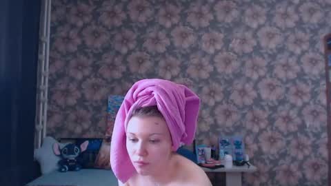 Snapshot of aalicebubble chatting on 04/27/26, 10:35 Alice online show from 04/27/26, 10:35