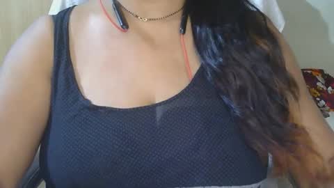 Snapshot of aaradhya_sexy_88 chatting on 03/25/26, 11:05 aaradhya_sexy_88 online show from 03/25/26, 11:05