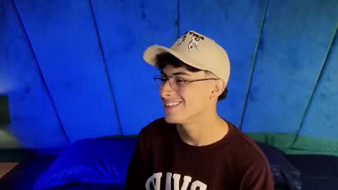 Aaron Ezequiel online show from 09/30/25, 09:42