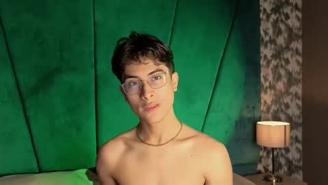 Aaron Ezequiel online show from 10/14/25, 09:59