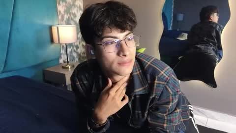 Aaron Ezequiel online show from 11/23/25, 08:41