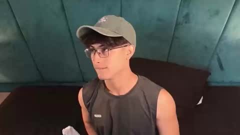 Aaron Ezequiel online show from 04/10/26, 12:43