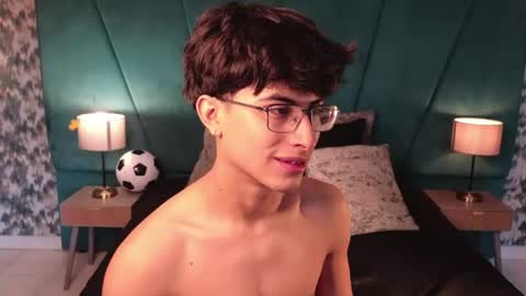 Aaron Ezequiel online show from 06/14/26, 01:13