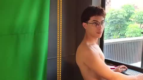 Aaron Ezequiel online show from 06/28/26, 12:44