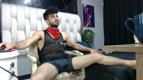 Snapshot of aaron_jones_1 chatting on 04/16/26, 10:12 aaron_jones_1 online show from 04/16/26, 10:12