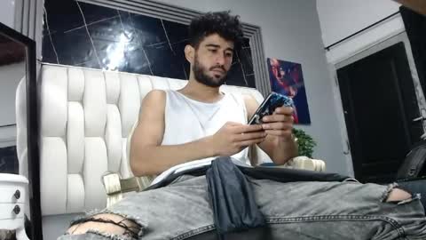 Snapshot of aaron_jones_1 chatting on 04/19/26, 08:11 aaron_jones_1 online show from 04/19/26, 08:11