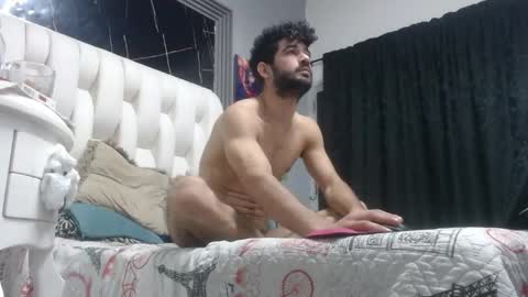 Snapshot of aaron_jones_1 chatting on 05/19/26, 04:30 aaron_jones_1 online show from 05/19/26, 04:30