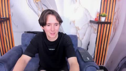 Snapshot of aaron_latinmen2 chatting on 11/26/25, 04:13 Aaron online show from 11/26/25, 04:13