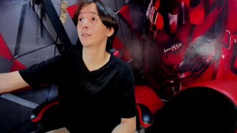 Snapshot of aaron_latinmen2 chatting on 11/29/25, 10:13 Aaron online show from 11/29/25, 10:13