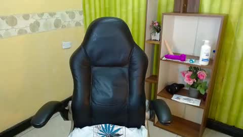 Snapshot of aaronbakers chatting on 12/14/24, 10:34 im NiallDun online show from 12/14/24, 10:34