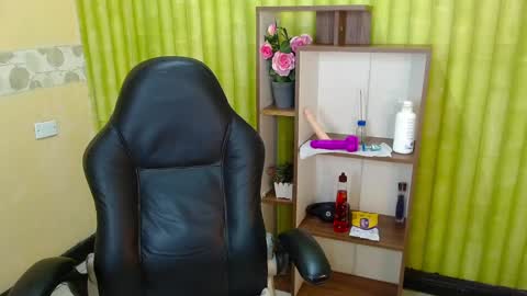 Snapshot of aaronbakers chatting on 01/12/25, 05:45 im NiallDun online show from 01/12/25, 05:45