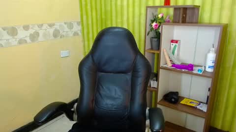 Snapshot of aaronbakers chatting on 01/14/25, 10:27 im NiallDun online show from 01/14/25, 10:27